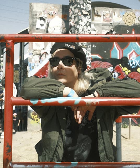 Artist "Elis Paprika" ac977b2b-7040-454e-8b9b-0cc274bac28b on Tickeri