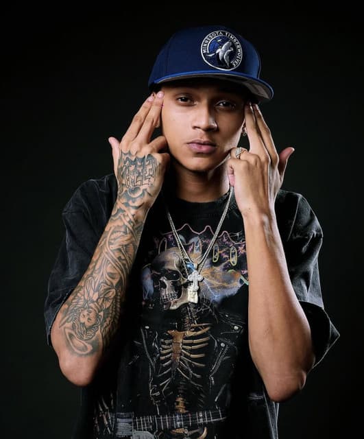 Artist "Ezzy R" c55bf347-8ae4-4859-b9d0-90944ddd885d on Tickeri