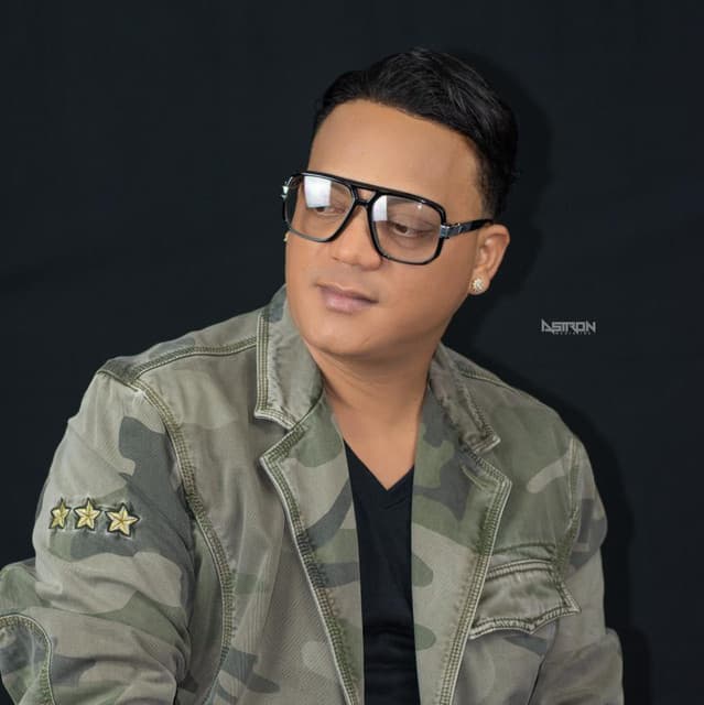 Artist "Kiko Rodriguez" 37ddbff6-8ee6-4523-9037-98d6cf74ad1f on Tickeri