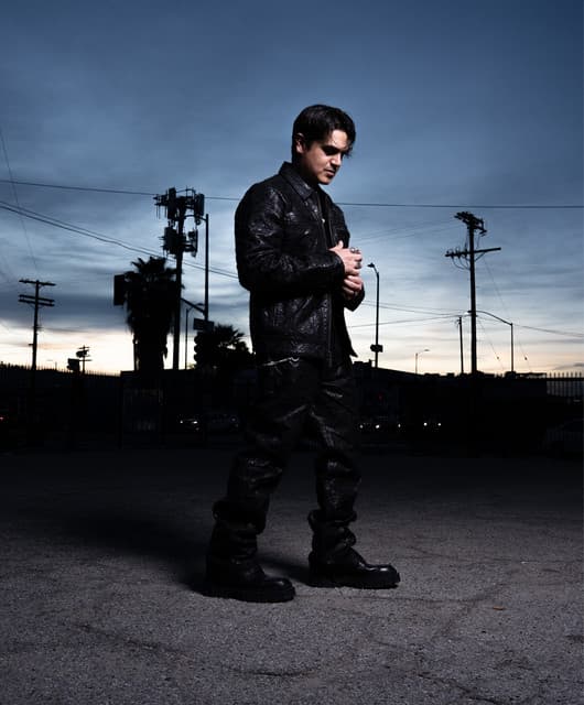 Artist "Regulo Caro" 616ecbe6-f776-4fff-aabb-406d7b9b06bd on Tickeri