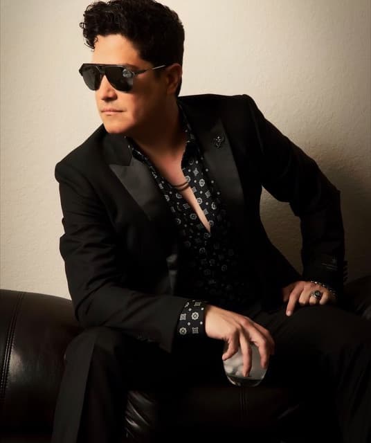 Artist "Frankie Negrón" 43ad9efb-4df1-43e9-b3b6-357466f8c247 on Tickeri