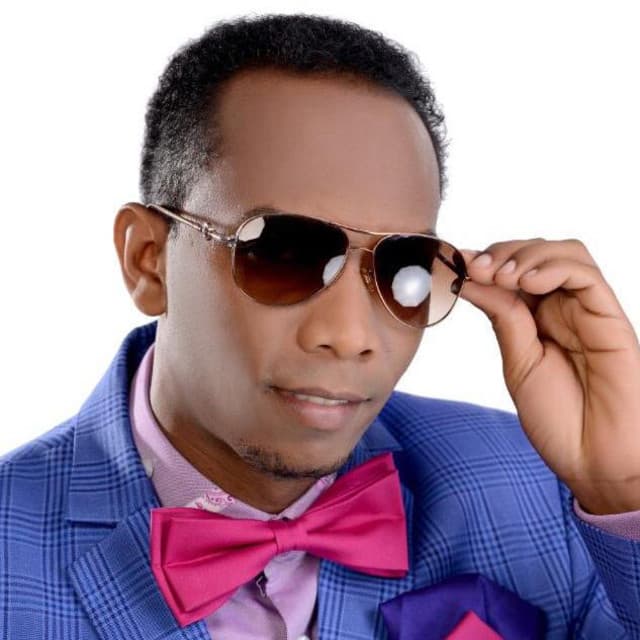Artist "Eudis El Invencible" 415d4926-7609-463a-8280-2585304c44d0 on Tickeri