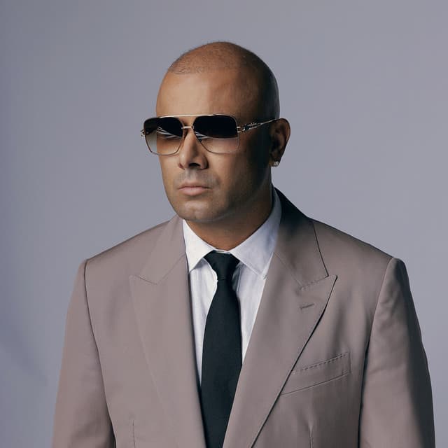 Artist "Wisin" b5ae14bd-586b-480a-b91a-f4b2ec1192f7 on Tickeri