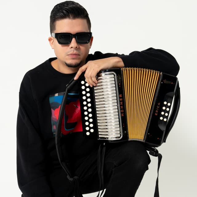 Artist "Maxbanda" e6864537-58d5-4f7e-8f84-19b04a0d6d6b on Tickeri